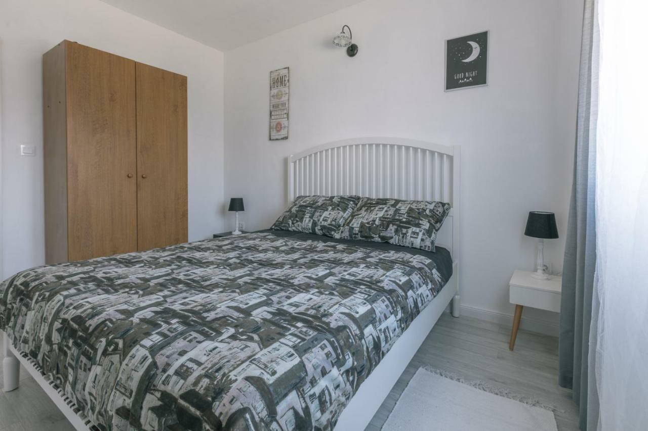 Hedon-Stone Apartment สตารีกราด-ปาเคลนีซา ภายนอก รูปภาพ