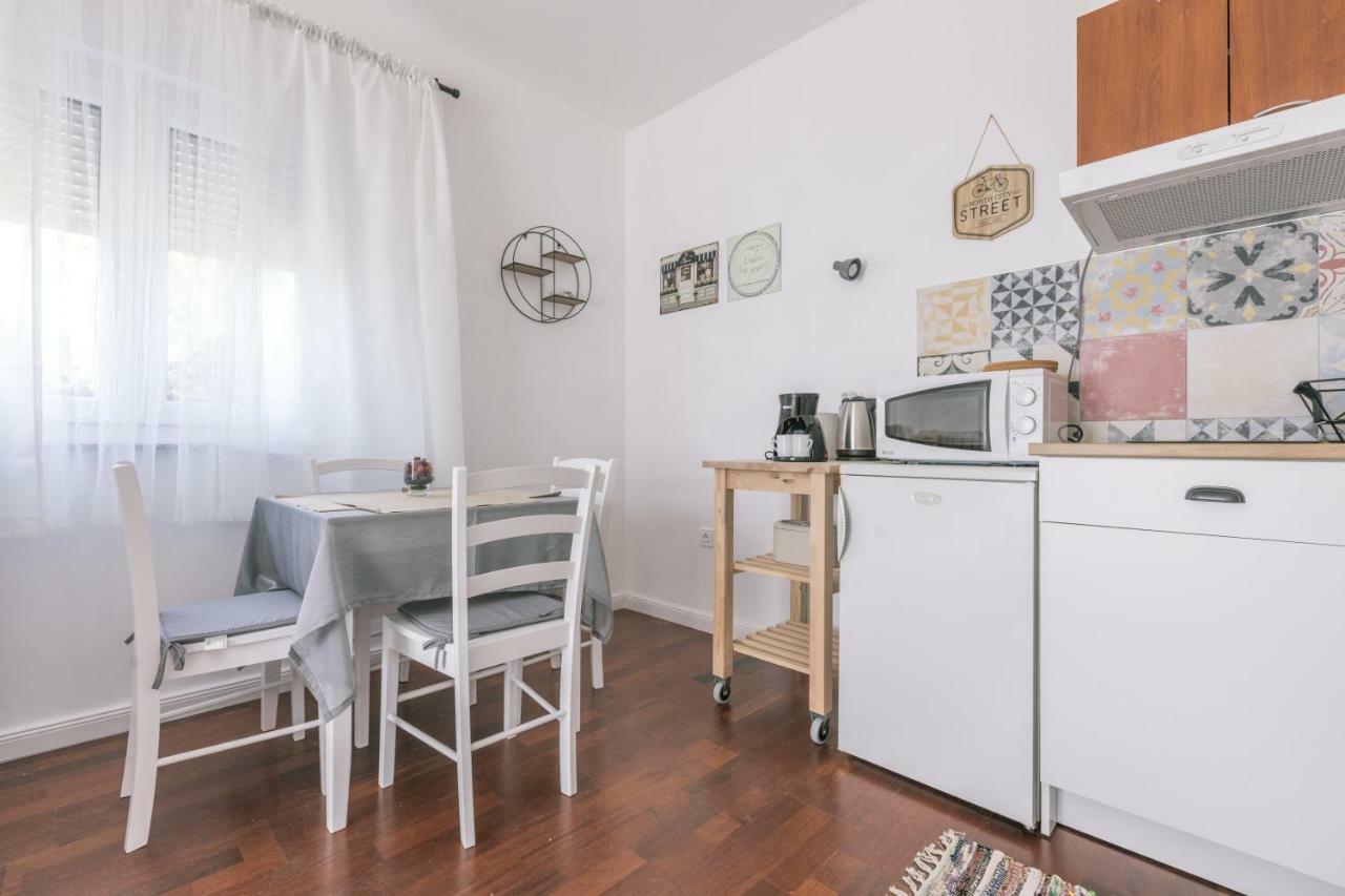 Hedon-Stone Apartment สตารีกราด-ปาเคลนีซา ภายนอก รูปภาพ