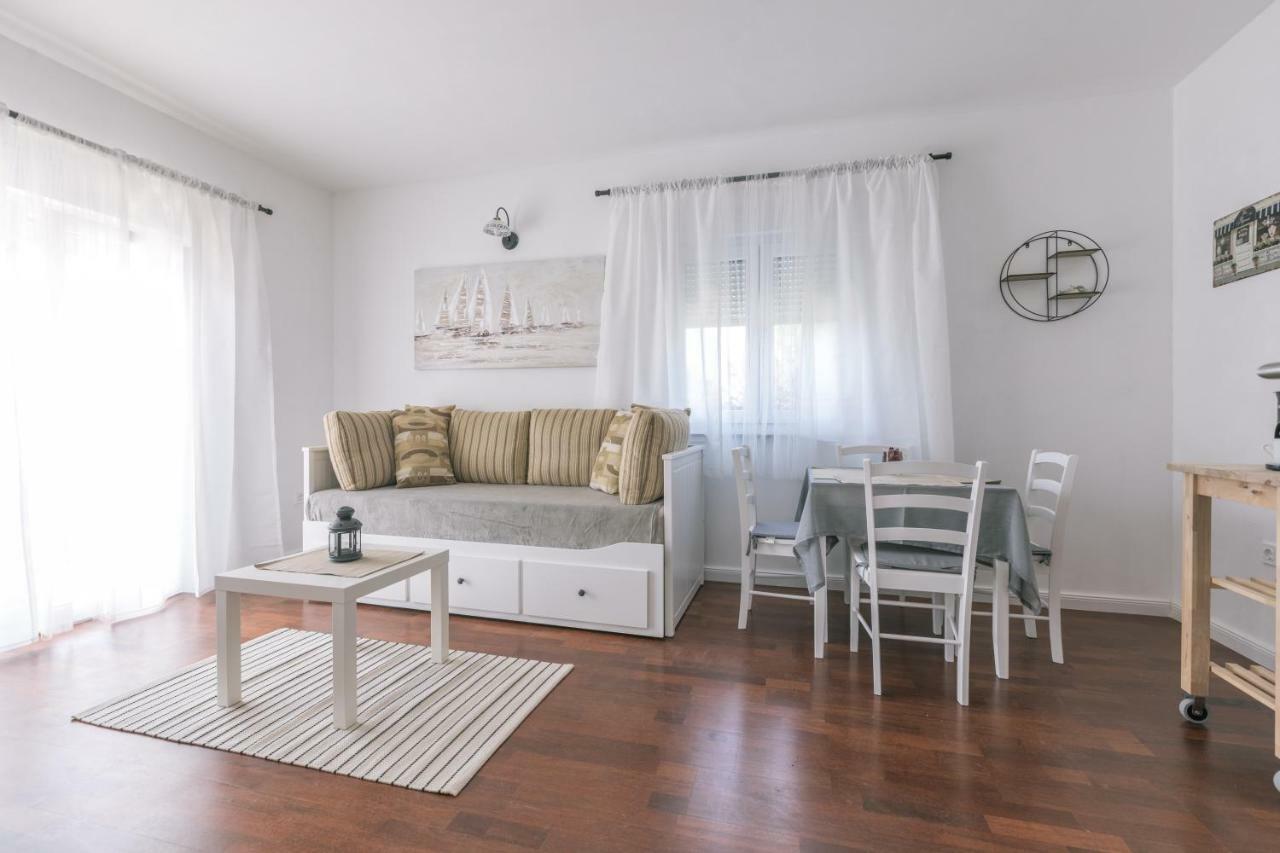 Hedon-Stone Apartment สตารีกราด-ปาเคลนีซา ภายนอก รูปภาพ