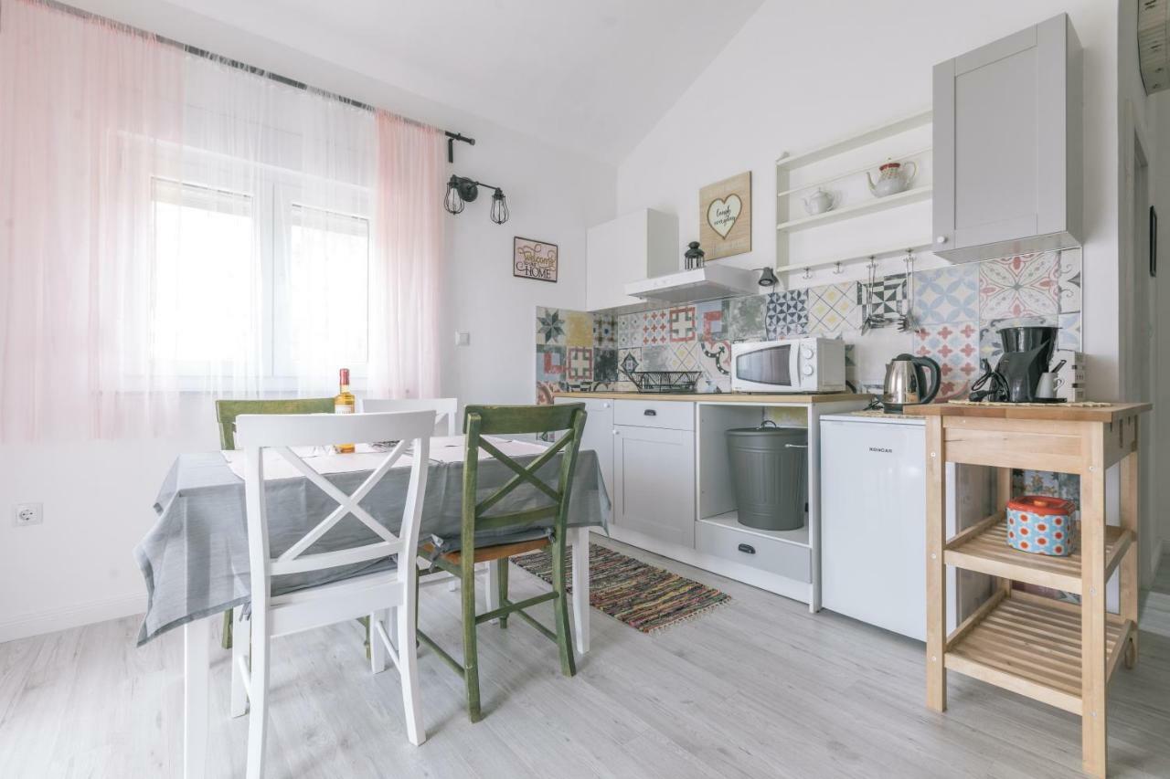 Hedon-Stone Apartment สตารีกราด-ปาเคลนีซา ภายนอก รูปภาพ