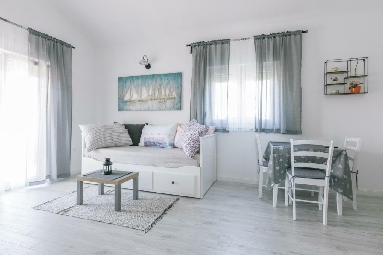 Hedon-Stone Apartment สตารีกราด-ปาเคลนีซา ภายนอก รูปภาพ