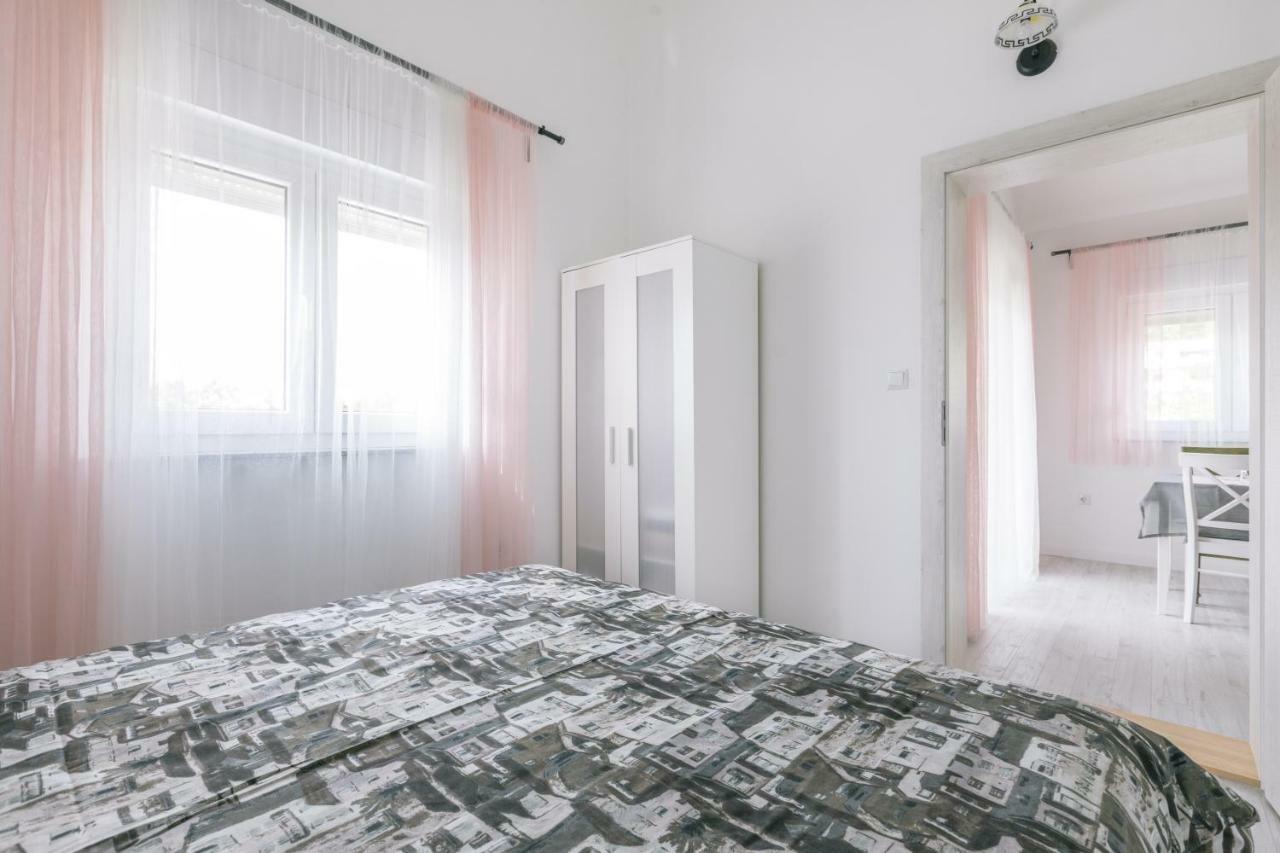 Hedon-Stone Apartment สตารีกราด-ปาเคลนีซา ภายนอก รูปภาพ