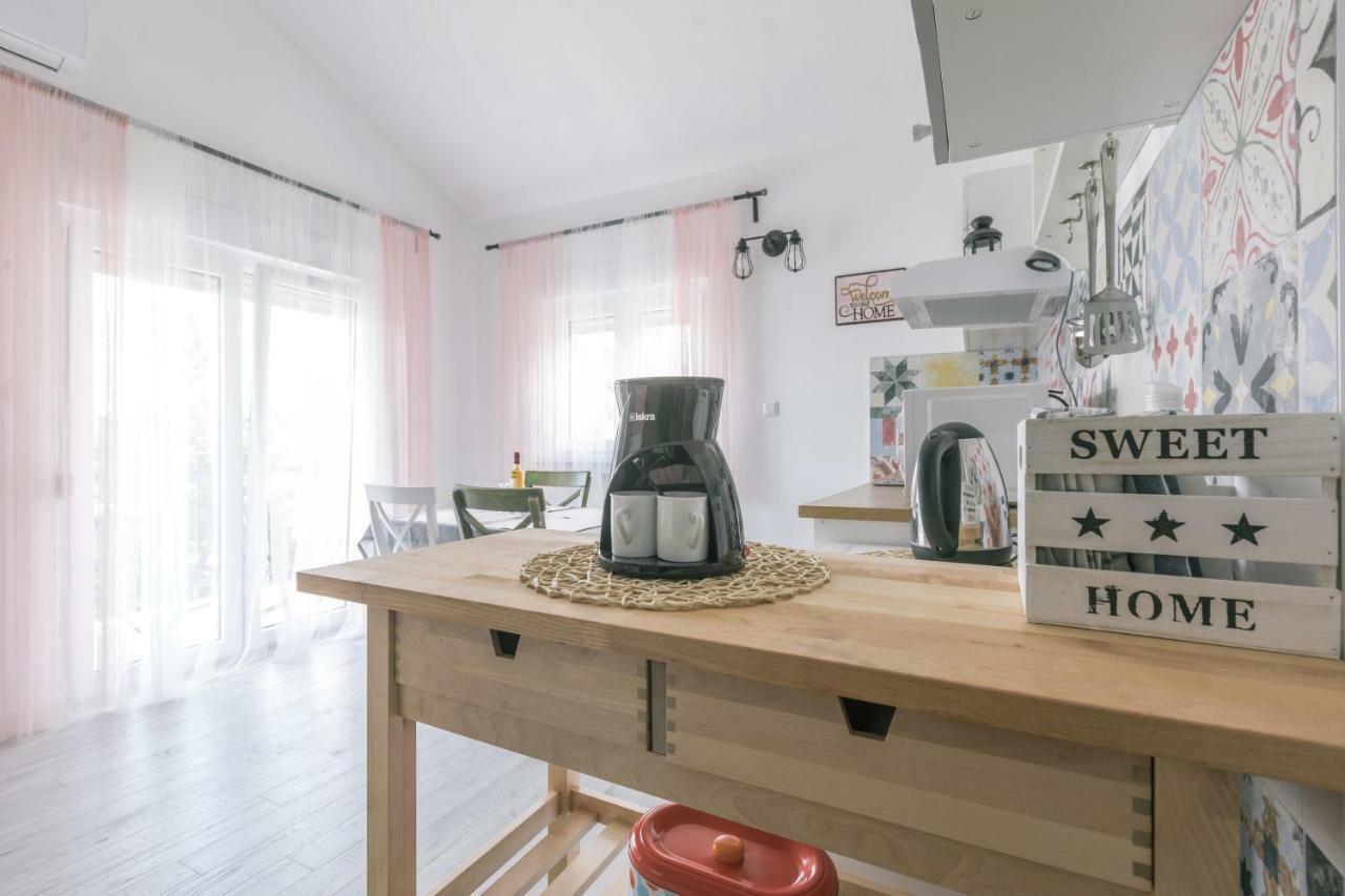 Hedon-Stone Apartment สตารีกราด-ปาเคลนีซา ภายนอก รูปภาพ