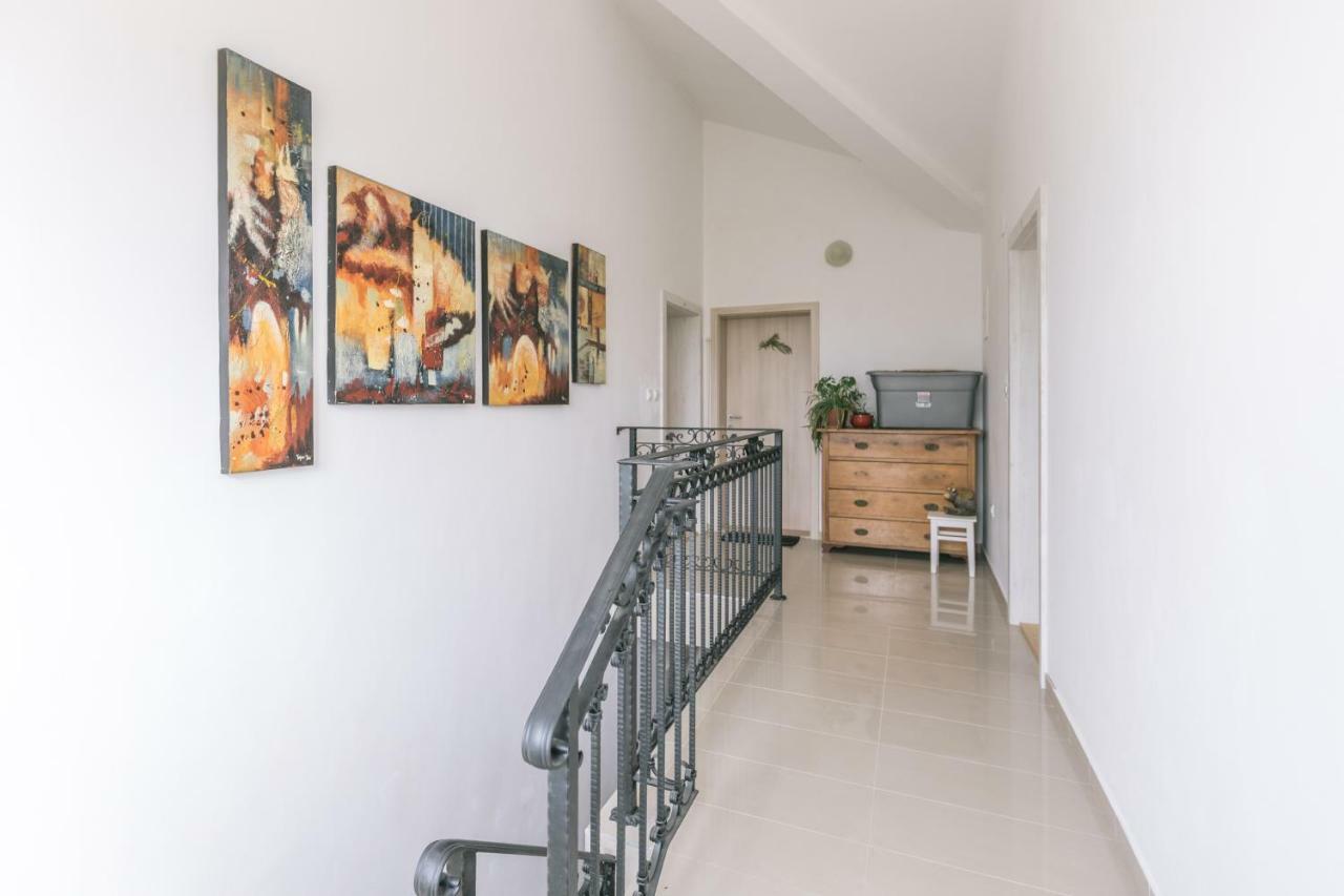 Hedon-Stone Apartment สตารีกราด-ปาเคลนีซา ภายนอก รูปภาพ